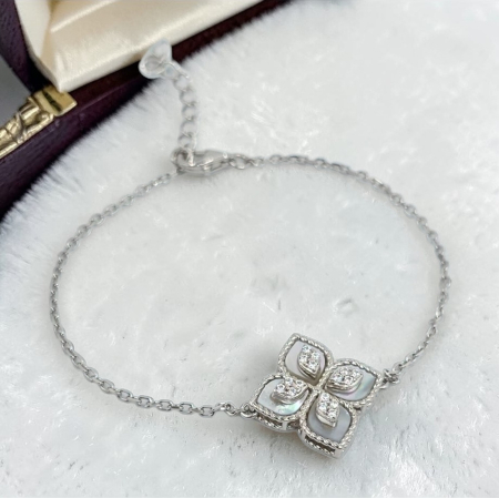 Bratari din argint - Brățară din argint 925 cu sidef și zirconii – model Trifoi elegant