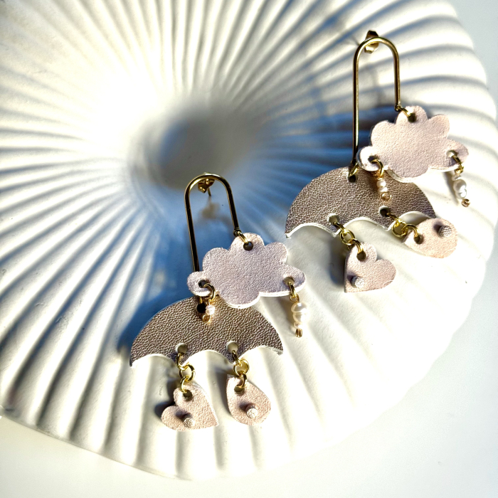 Cercei piele umbrelute si norisori roz pudra [2]