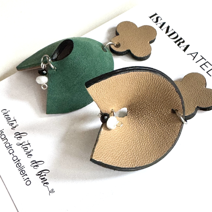 Cercei piele geometrici Halo verde cu bej [2]