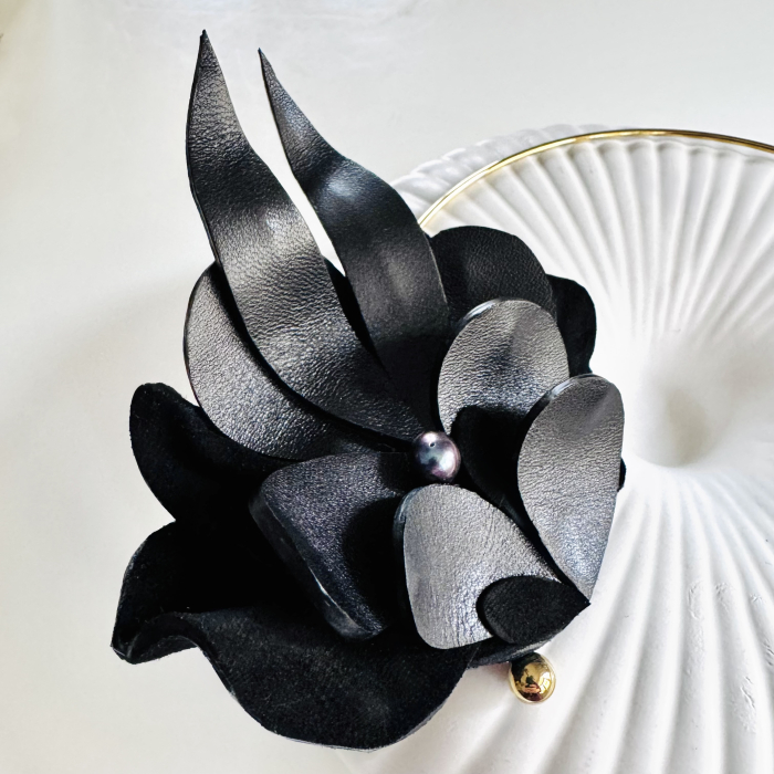 Colier piele naturala floare fantezie negru [2]