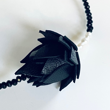 Colier piele si perle alb negru [1]