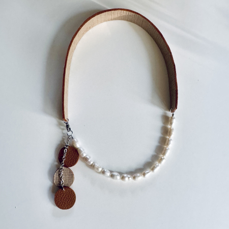 Coliere piele - Colier piele Hortensie caramel auriu si perle