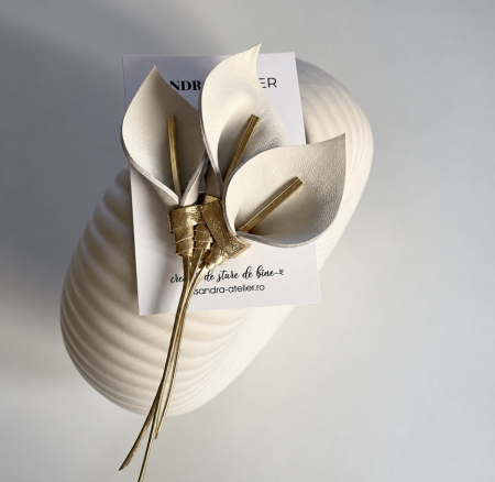 Brose si alte accesorii - Brosa piele buchet de cale