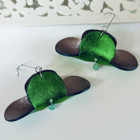 Cercei floare - Cercei piele Hortensie gri metalic, verde metalic si agate