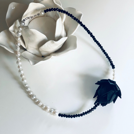 Colier piele si perle alb negru [0]