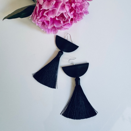 Cercei geometrici - Cercei piele cu ciucure negru