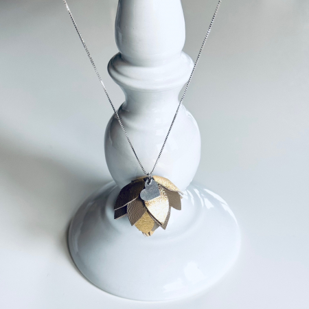 Coliere piele - Lant argint si ghinda cu charm