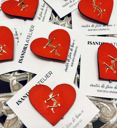 Martisoare piele - Brosa piele inima vindecata