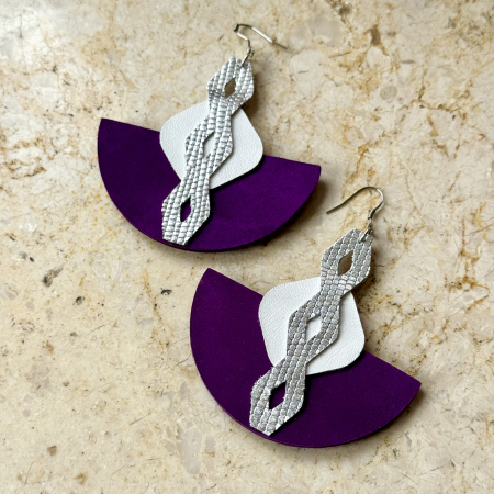 Cercei piele - Cercei piele barcuta mov