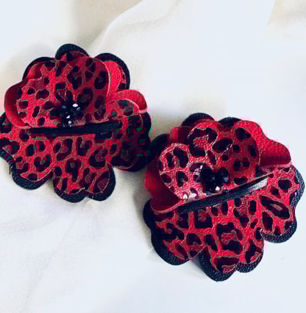 Cercei floare - Cercei piele floare animal print rosu