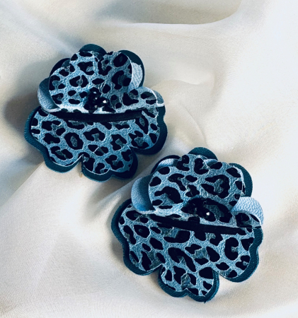 Cercei floare - Cercei piele floare animal print bleu