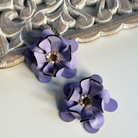 Cercei piele - Cercei piele floare mare anemona mov deschis