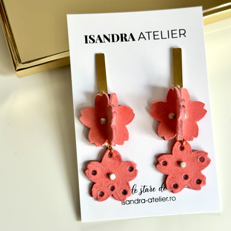 Cercei piele - Cercei piele flori mici roz piersica