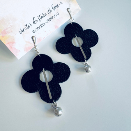 Cercei floare - Cercei piele Hortensie si sfere gri de scoica