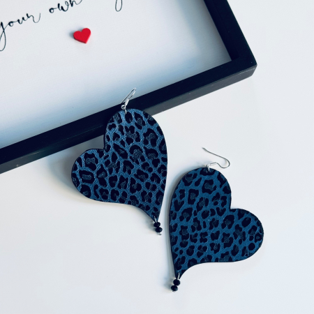 Cercei inima - Cercei piele inima mare animal print bleumarin