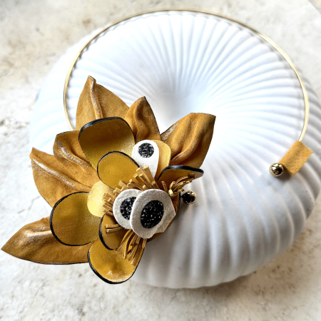 Coliere piele - Colier piele naturala floare fantezie galbena