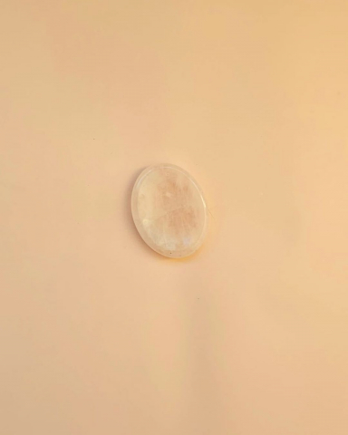 Piatra terapeutică Worry Stone din cuart roz natural