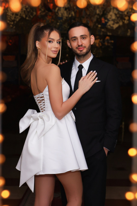 Rochie Mini "Alma Bow" - Rochie de Mireasă Albă, Fără Bretele, cu Corset Ajustabil și Fundă Statement [2]