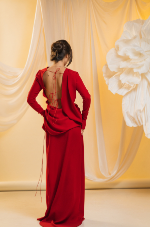 Statement Evenings - IGNIS – Rochie lungă roșie cu mâneci și spate gol