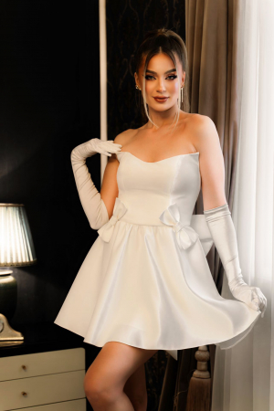 Civil Ceremony - Rochie Mini "Alma Bow" - Rochie de Mireasă Albă, Fără Bretele, cu Corset Ajustabil și Fundă Statement