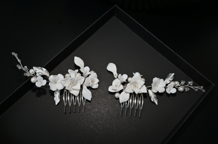 Accesoriu de par “AMIRA” cu flori din ceramica, perle si frunze argintate [3]