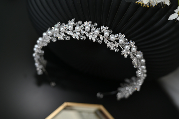 Diadema "GLORIA", model plat, elegant, cu cristale Zirconiu Cubic si perle [3]