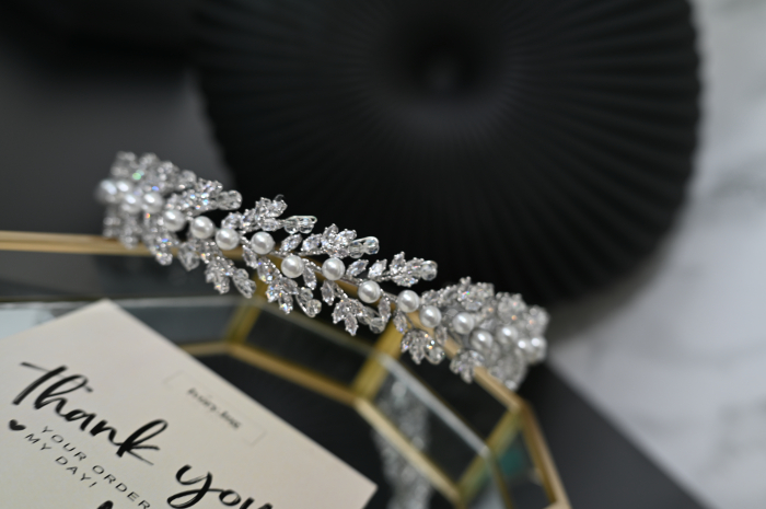 Diadema "GLORIA", model plat, elegant, cu cristale Zirconiu Cubic si perle [4]