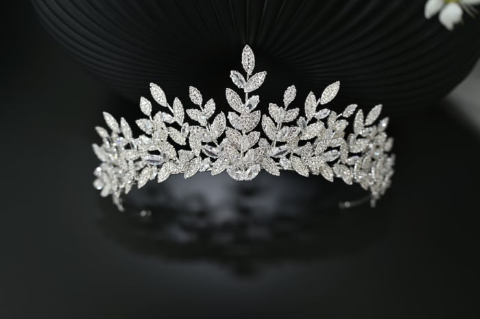 Tiara MILANO, romantica si sofisticata, cristale Zirconiu Cubic [1]