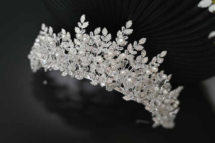 Tiara LORRENE, eleganta si rafinata, cristale Zirconiu cubic, placata cu Argint. [1]