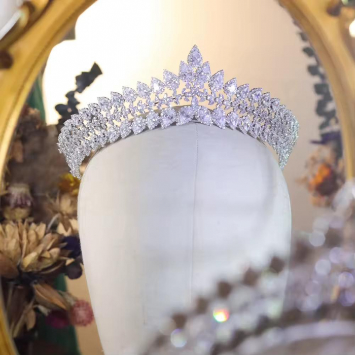 Tiara RHEA, impunătoare, strălucire intensă, elegantă [1]