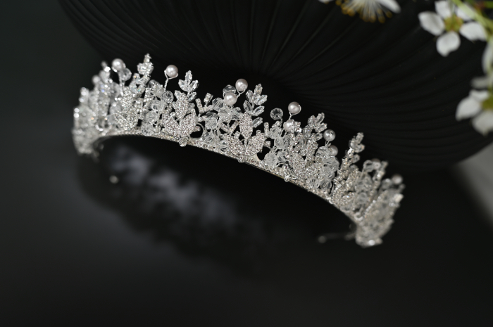 Tiara VICKY, delicată cu cristale Zirconiu Cubic și perle [1]