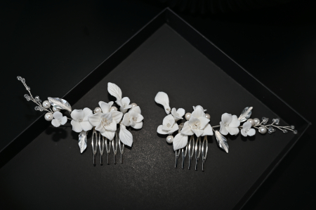 Accesoriu de par “AMIRA” cu flori din ceramica, perle si frunze argintate [2]