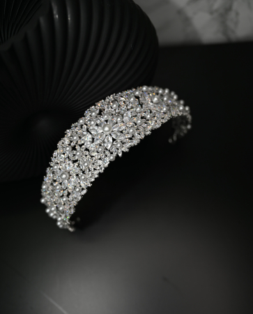 Diadema GLAMOUR, impunatoare cu un design luxuriant și elegant. [3]