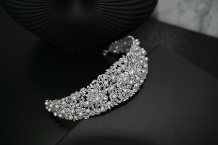 Diademe - Diadema GLAMOUR, impunatoare cu un design luxuriant și elegant.
