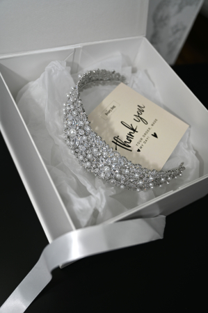 Diadema GLAMOUR, impunatoare cu un design luxuriant și elegant. [2]