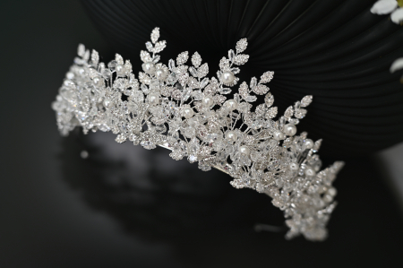 Coronite/Tiare - Tiara LORRENE, eleganta si rafinata, cristale Zirconiu cubic, placata cu Argint.