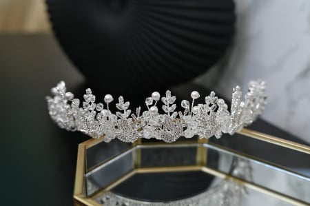 Tiara VICKY, delicată cu cristale Zirconiu Cubic și perle [2]