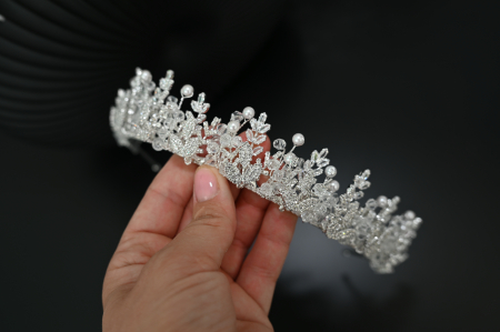 Tiara VICKY, delicată cu cristale Zirconiu Cubic și perle [1]