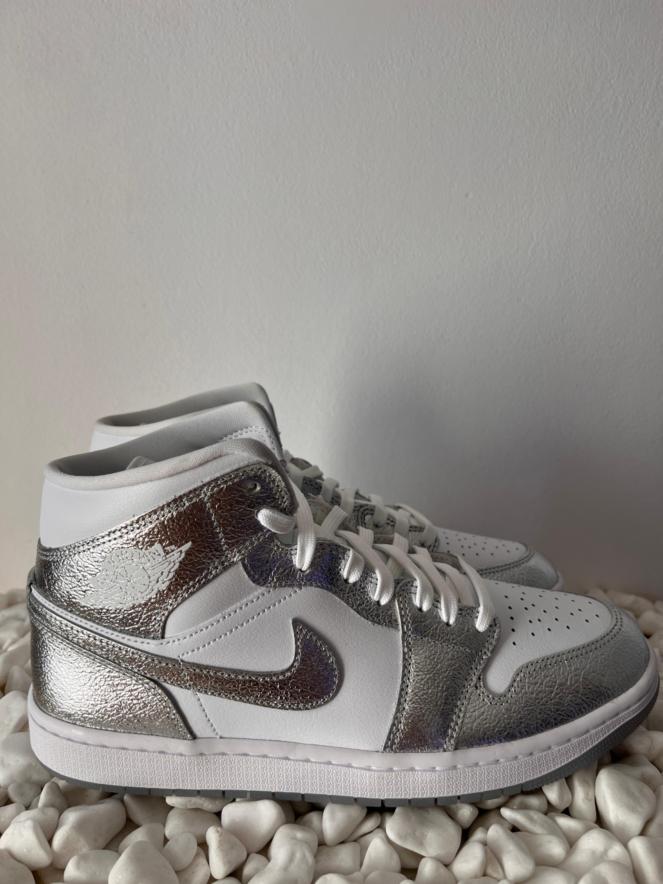 Jordan 1 Mid Metalic Silver [1]