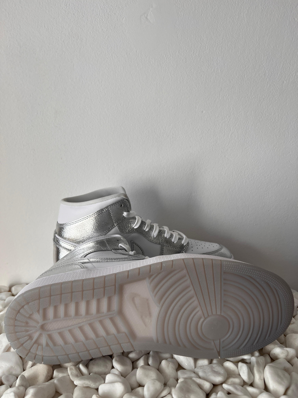Jordan 1 Mid Metalic Silver [2]