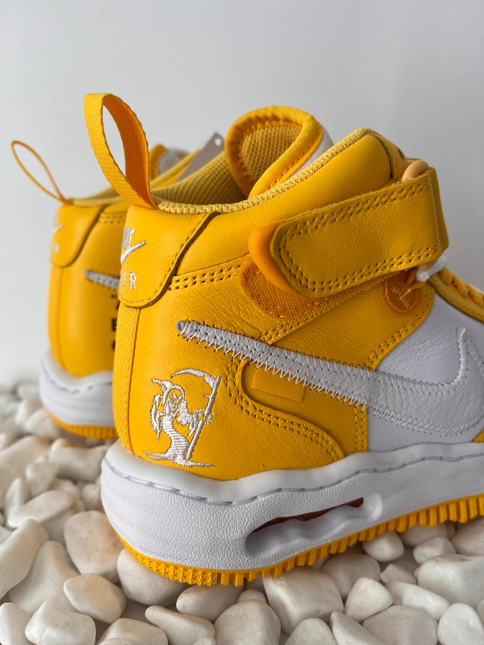 Nike x Off White Air Force 1 Mid Varsity Maize [2]