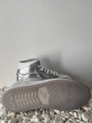 Jordan 1 Mid Metalic Silver [1]