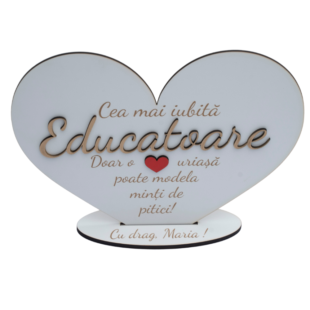 Cadou personalizat pentru educatoare – decorațiune din lemn în formă de inimă cu mesaj „Cea mai iubită educatoare” [2]