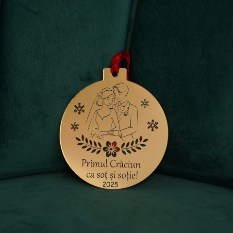 CRACIUN - Glob plexiglass oglindă gravat – „Primul Crăciun ca soț și soție”