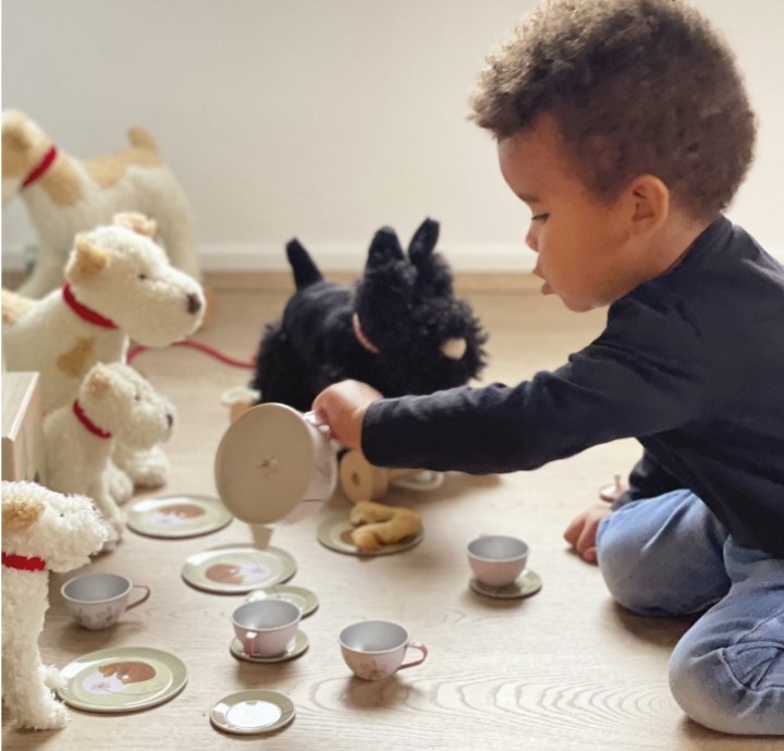 Top 5: Seturi pentru servirea ceaiului care transformă joaca într-o poveste