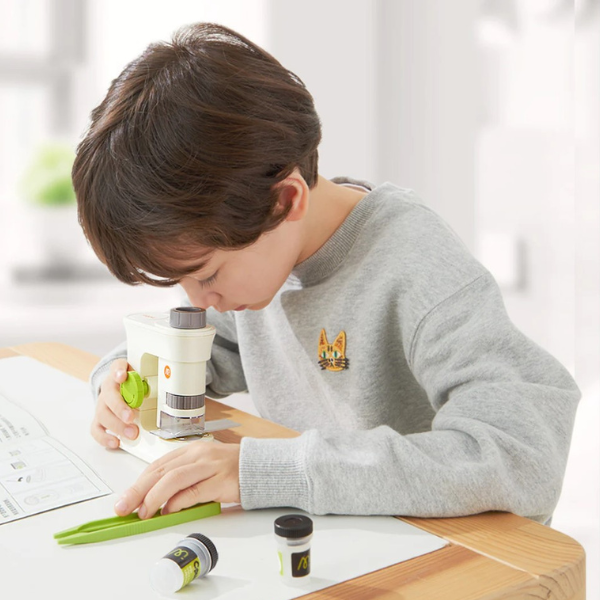 Microscop de cercetare cu set de instrumente [7]