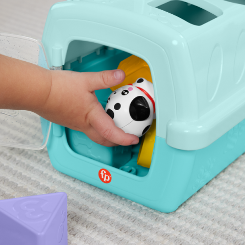 Fisher-Price Jucărie de sortare a formelor, "Transportor de animale" [4]