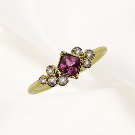 Cadouri pentru ea - Inel ,,Elegance Royale'' din Aur galben 14K cu Safir Square Roz si Diamante