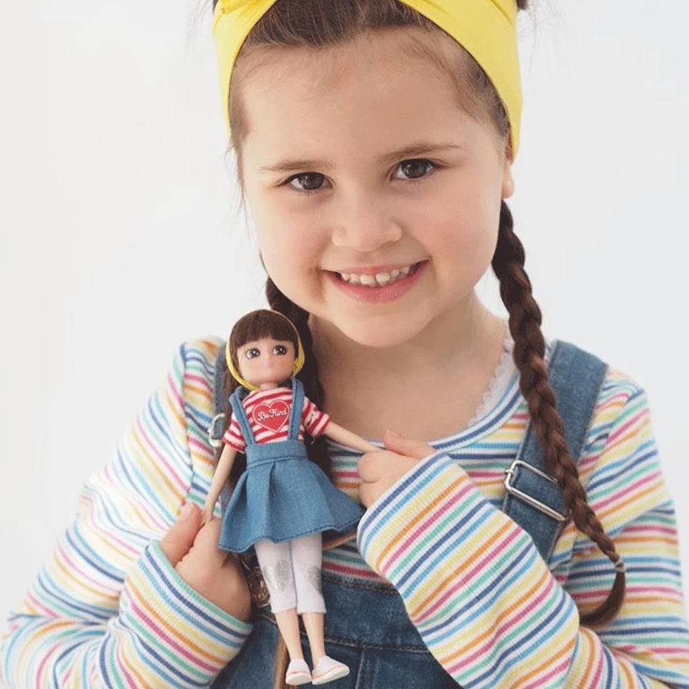 11367 LT155 Păpușă Lottie în ținută casual, 18 cm Bigjigs [2]