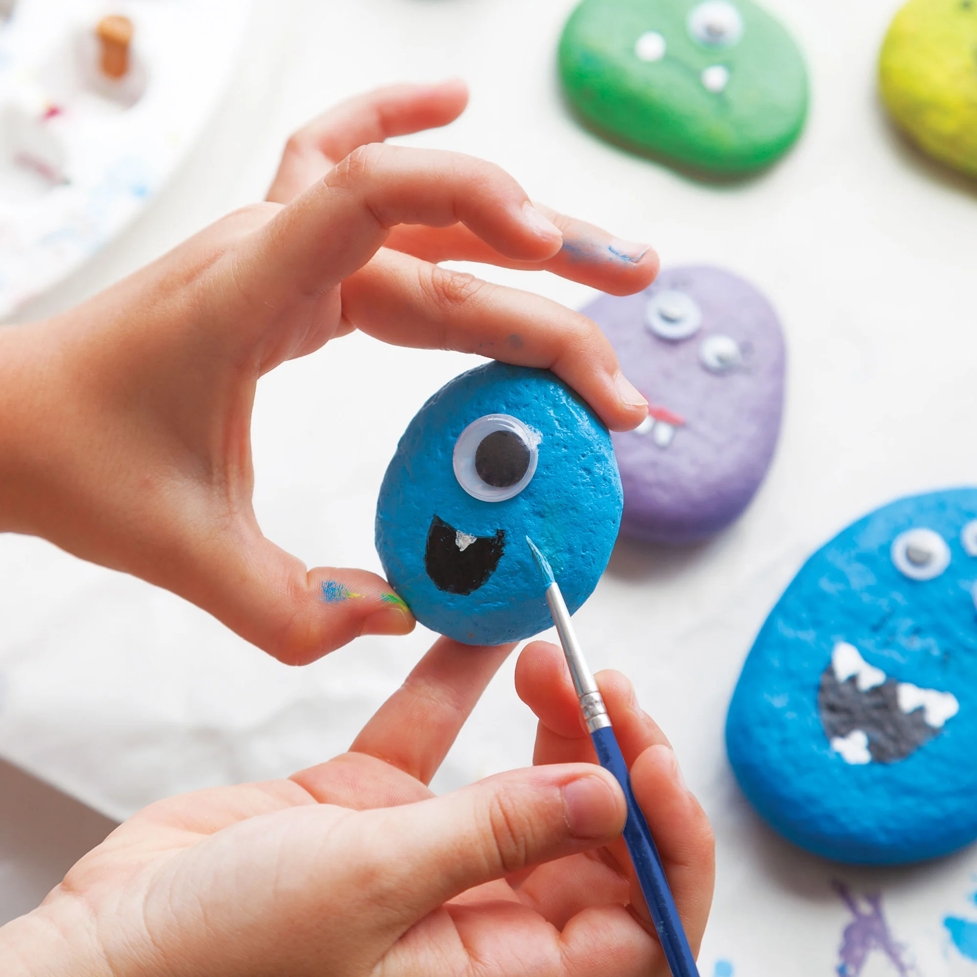 Set creativ - Pictură pe pietre cu 6 acuarele, pensule și ochi mobili [5]